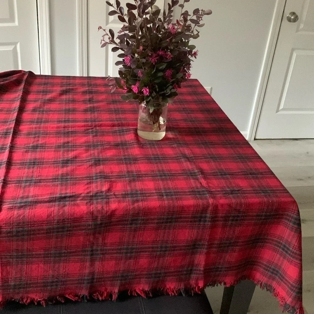 Table cover plaid‎ red green black fringed Christmas holidays